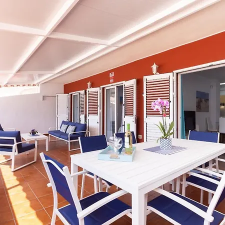 Frontline Starfish With Pool Daire
